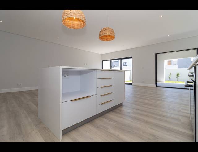 4 BEDROOM HOUSE FOR SALE IN SANDOWN